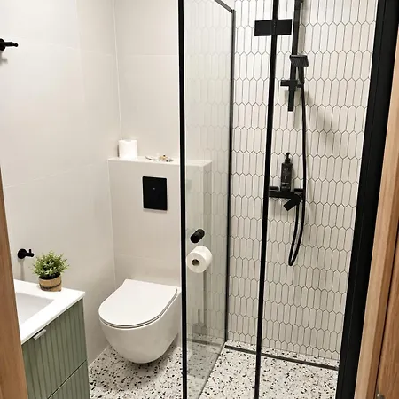 Apartmanhotel Samoobslugowy Astoria Fly Modlin Airport 4*