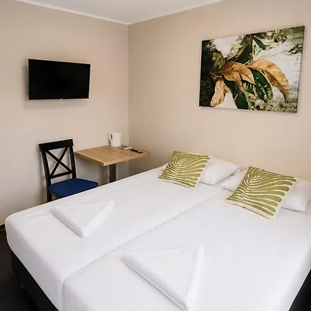 Samoobslugowy Astoria Fly Modlin Airport 4*
