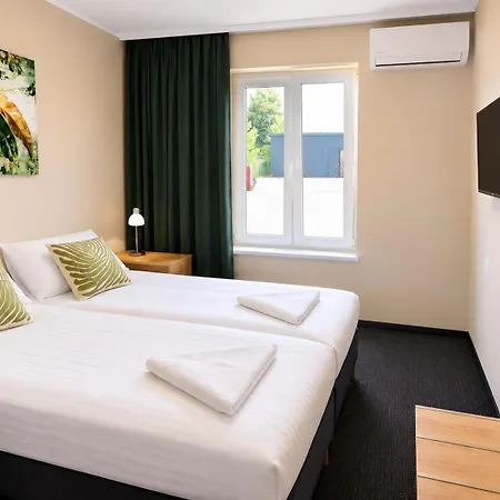 Samoobslugowy Astoria Fly Modlin Airport 4*