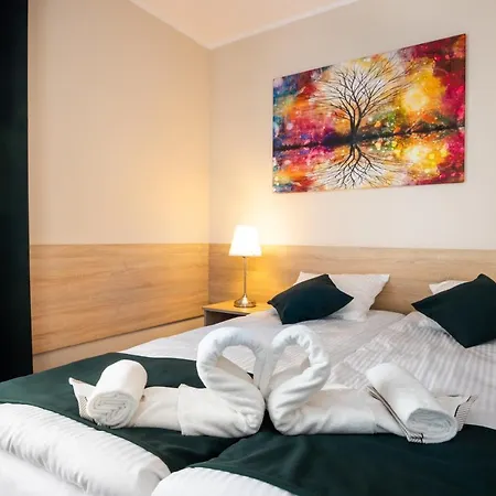Samoobslugowy Astoria Fly Modlin Airport 4*