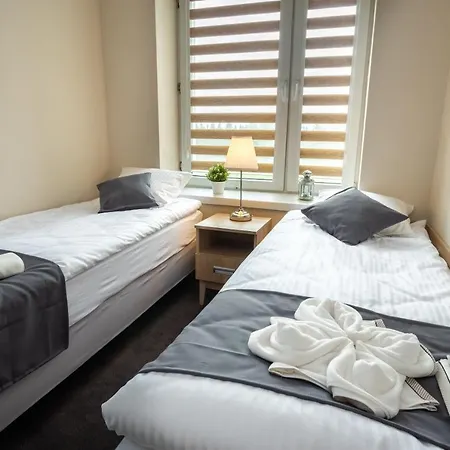 Astoria Fly Modlin Airport Apartmanhotel Pomiechówek