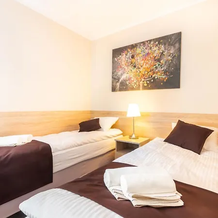 Samoobslugowy Astoria Fly Modlin Airport 4*
