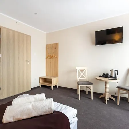 Samoobslugowy Astoria Fly Modlin Airport 4*