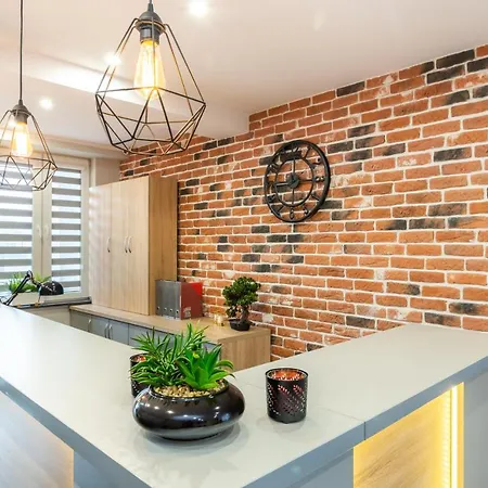Samoobslugowy Astoria Fly Modlin Airport Apartmanhotel 4*