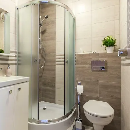 Samoobslugowy Astoria Fly Modlin Airport Apartmanhotel 4*
