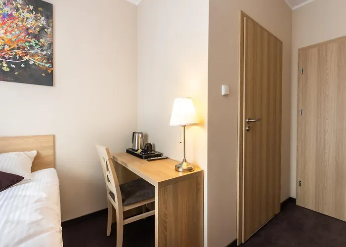 Astoria Fly Modlin Airport Апарт-отель Pomiechowek